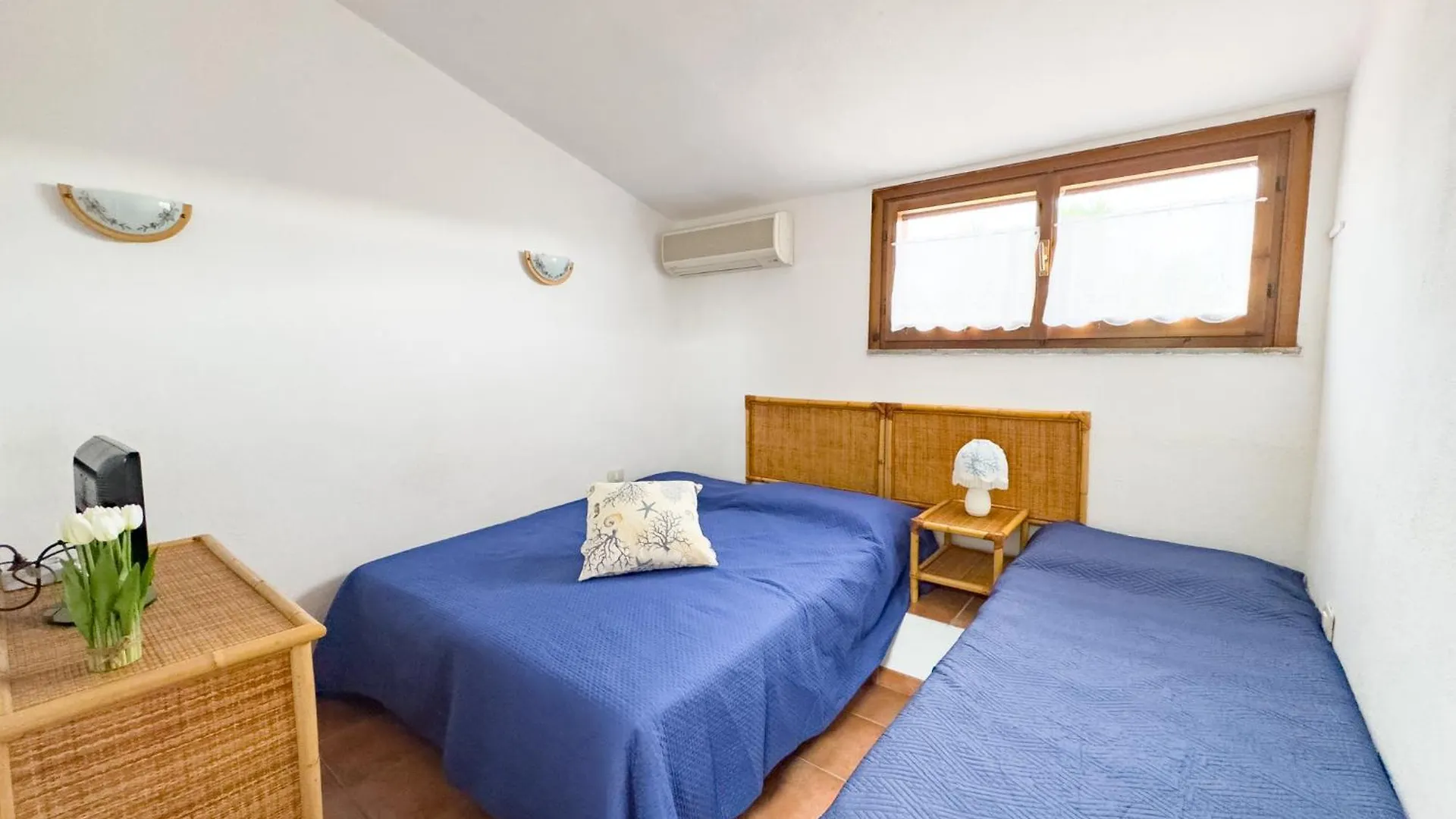 Casa Sussurro Del Mare, Fronte Mare, Idromassaggio Villa Simius Tatil Evi